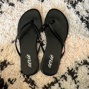 arie flip flops